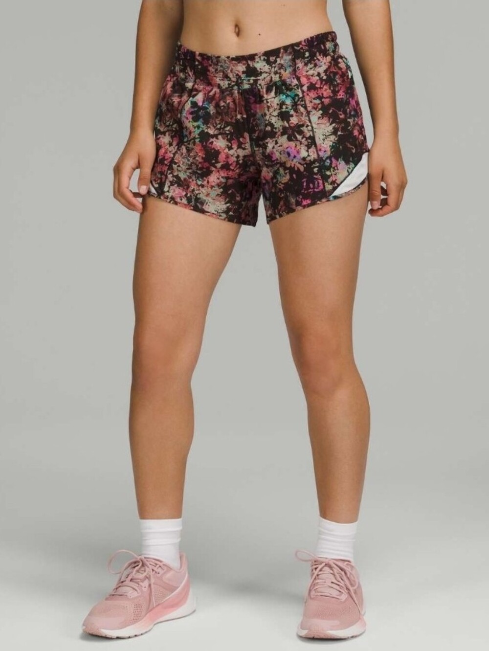 Lululemon Hotty Hot Low-Rise Lined Shorts 4" – Size 6